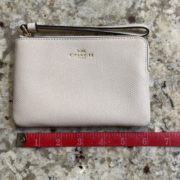 BNWT Coach Corner Zip Wristlet - Picture 7 of 8